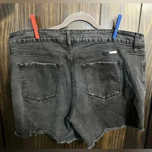 Kancan (Exclusively for Maurices) Black Rough Hem Distressed Shorts. Size:16 - Picture 11 of 12